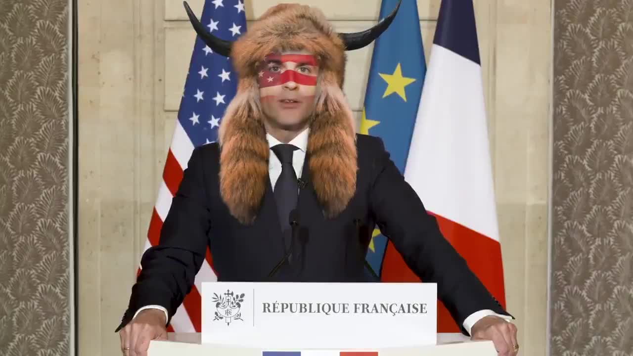 #Humour - Illuminati Reptilien - Macron rhabillé pour l'hiver!