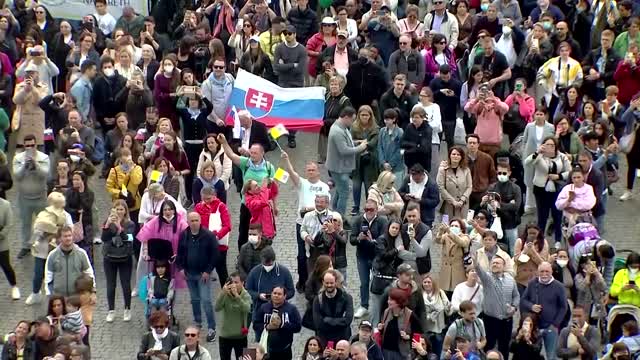 Pope says Mariupol 'barbarously bombarded'