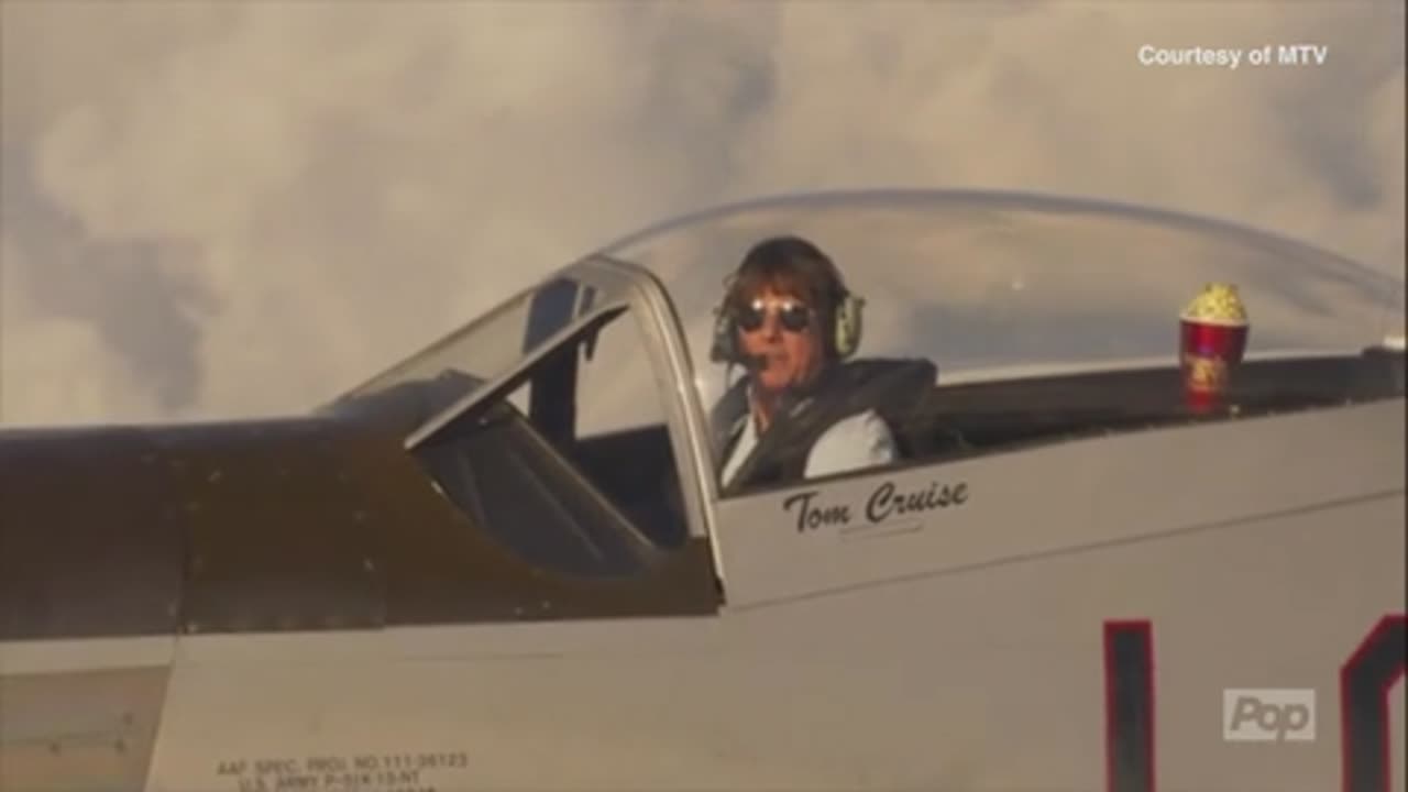 Tom Cruise accepts MTV Award for 'Top Gun' while flying jet