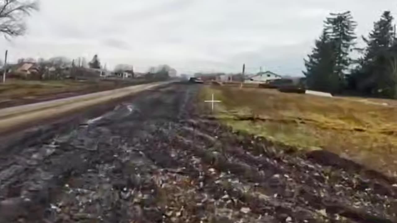 🇷🇺🇺🇦Another FPV fiber optic strike on an M1A1SA Abrams tank in the Kursk region.