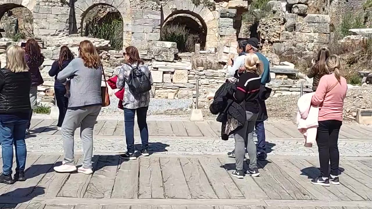 Explorando las Ruinas de Efeso