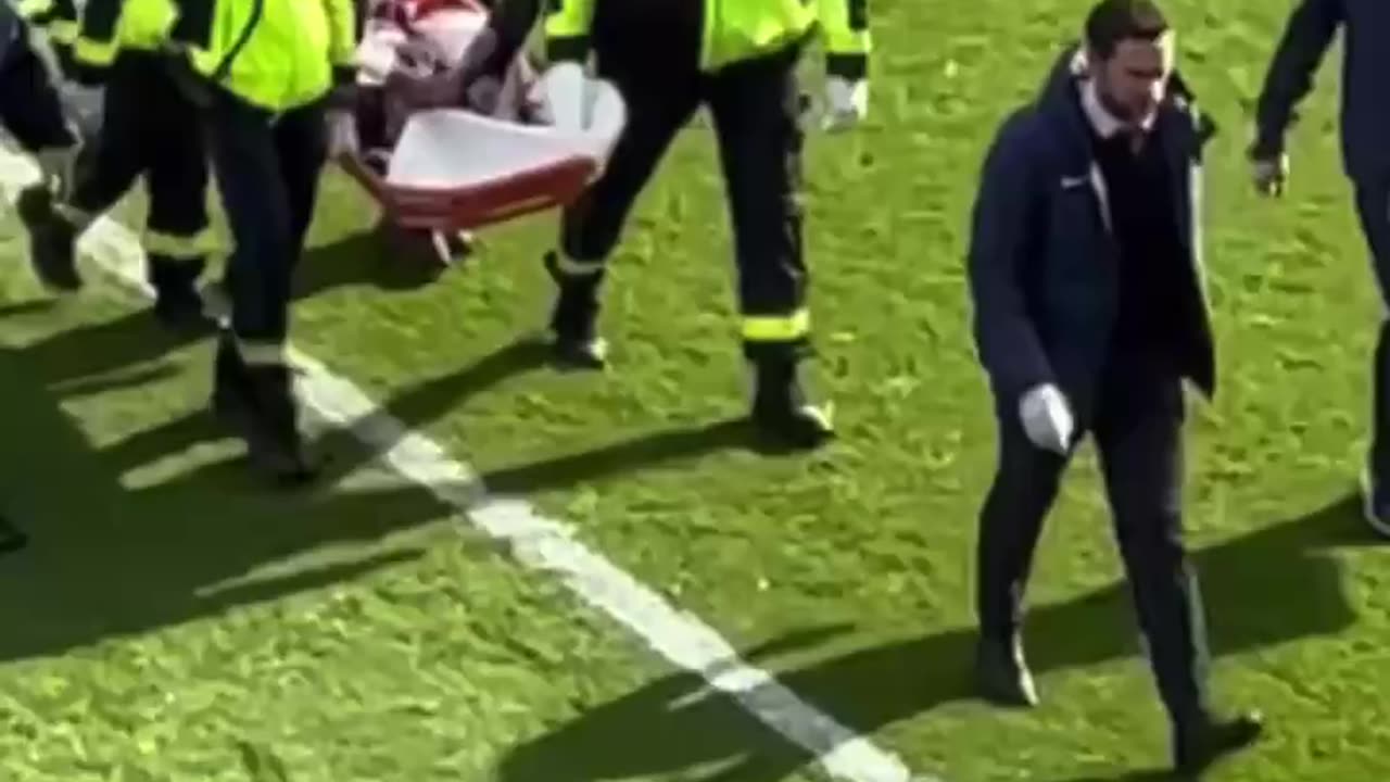Neymar carried off with a injury