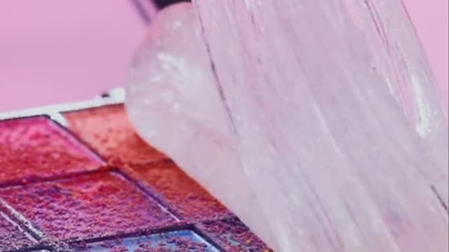 The most satisfying way to clean a makeup palette! 🤤 Model