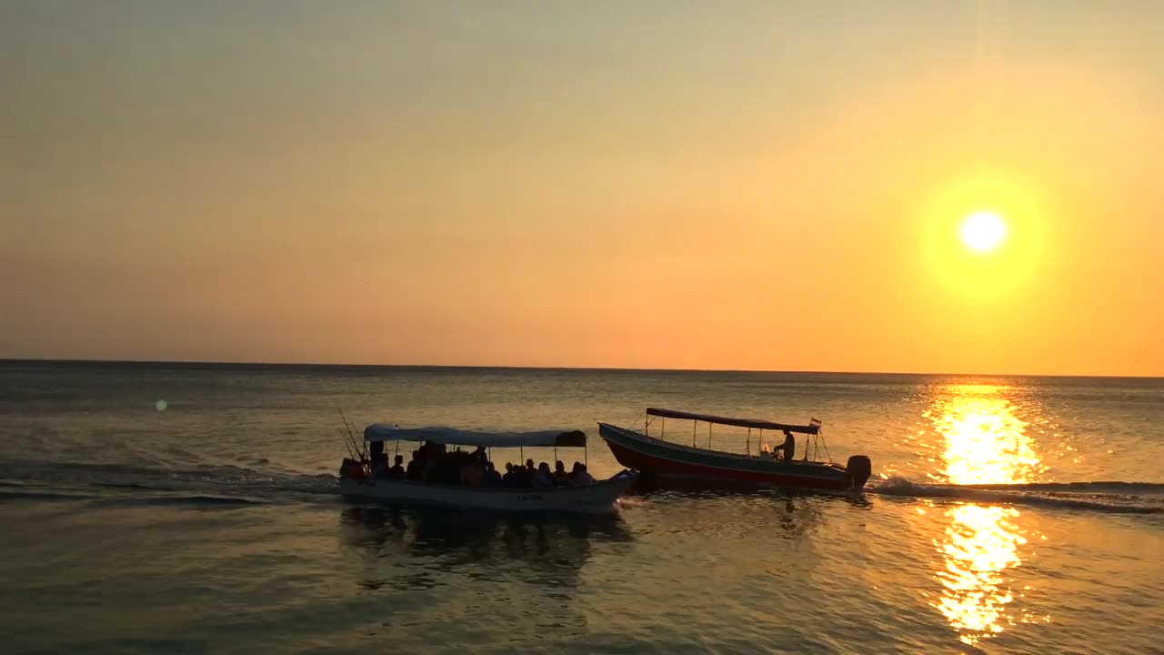 C-Level Cafe and Bar and Lena Parrilla in Roatan, Honduras