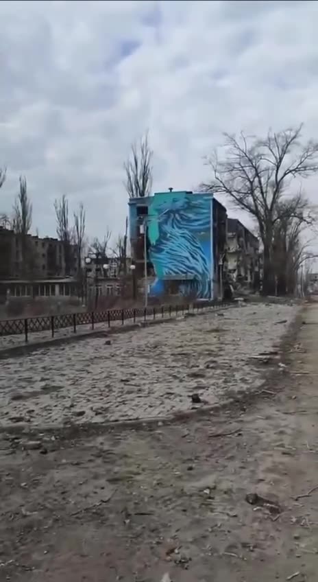 "Beautiful house, a little girl is drawn! It's just destroyed around the boobs! I