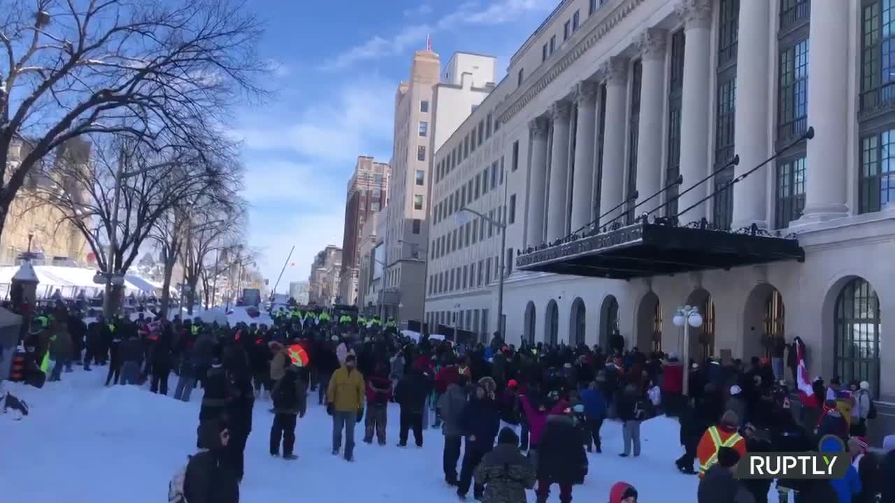 Canada: Police and protesters clash in Ottawa in third week of 'Freedom Convoy'