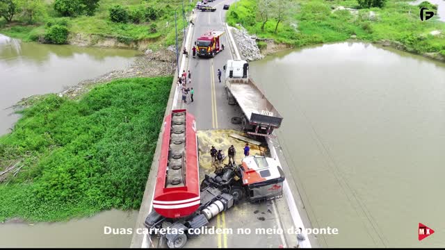 COLLISION BETWEEN TWO TRAILERS ON THE BRIDGE