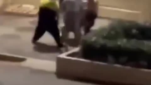 Public Fights Off Machete Man