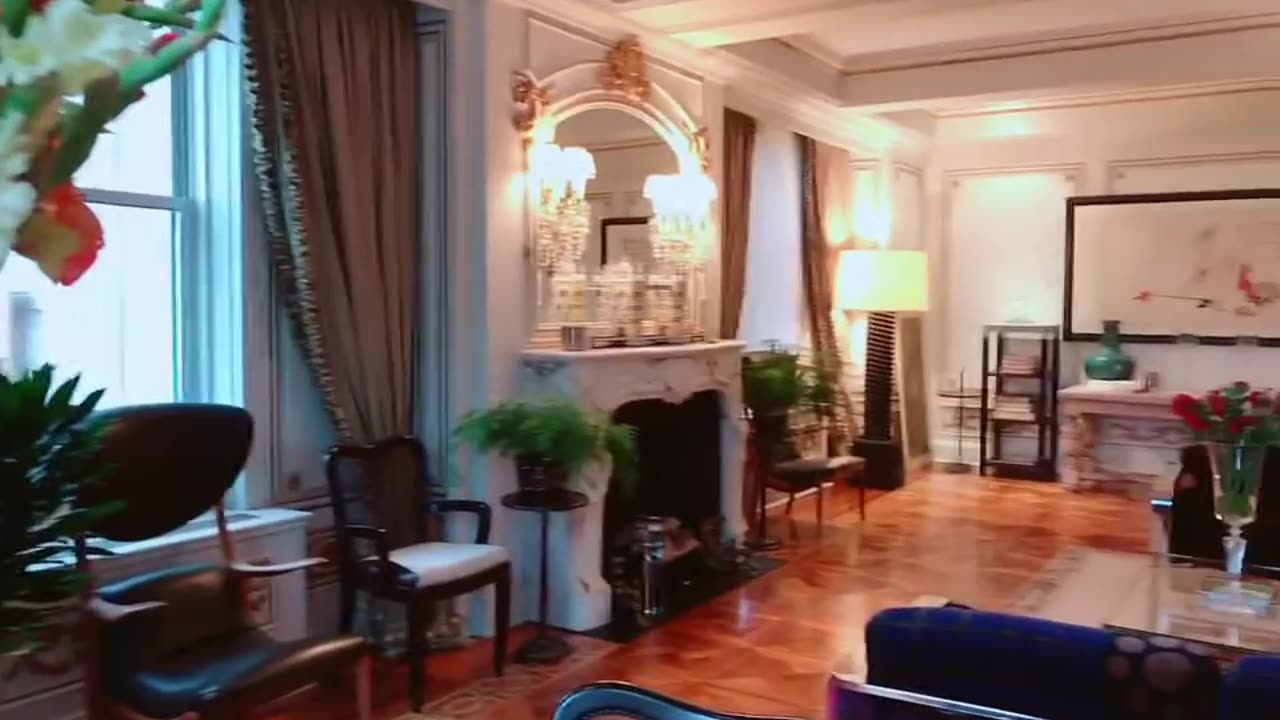 20191027文贵先生视频：此时此刻的纽约．正在下着毛毛雨．和临近秋天的中央公园．以及最现代化的摩天大楼．相应成画．浪漫至极