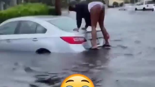 Girl Twerking On A Car During Hurricane Ian!