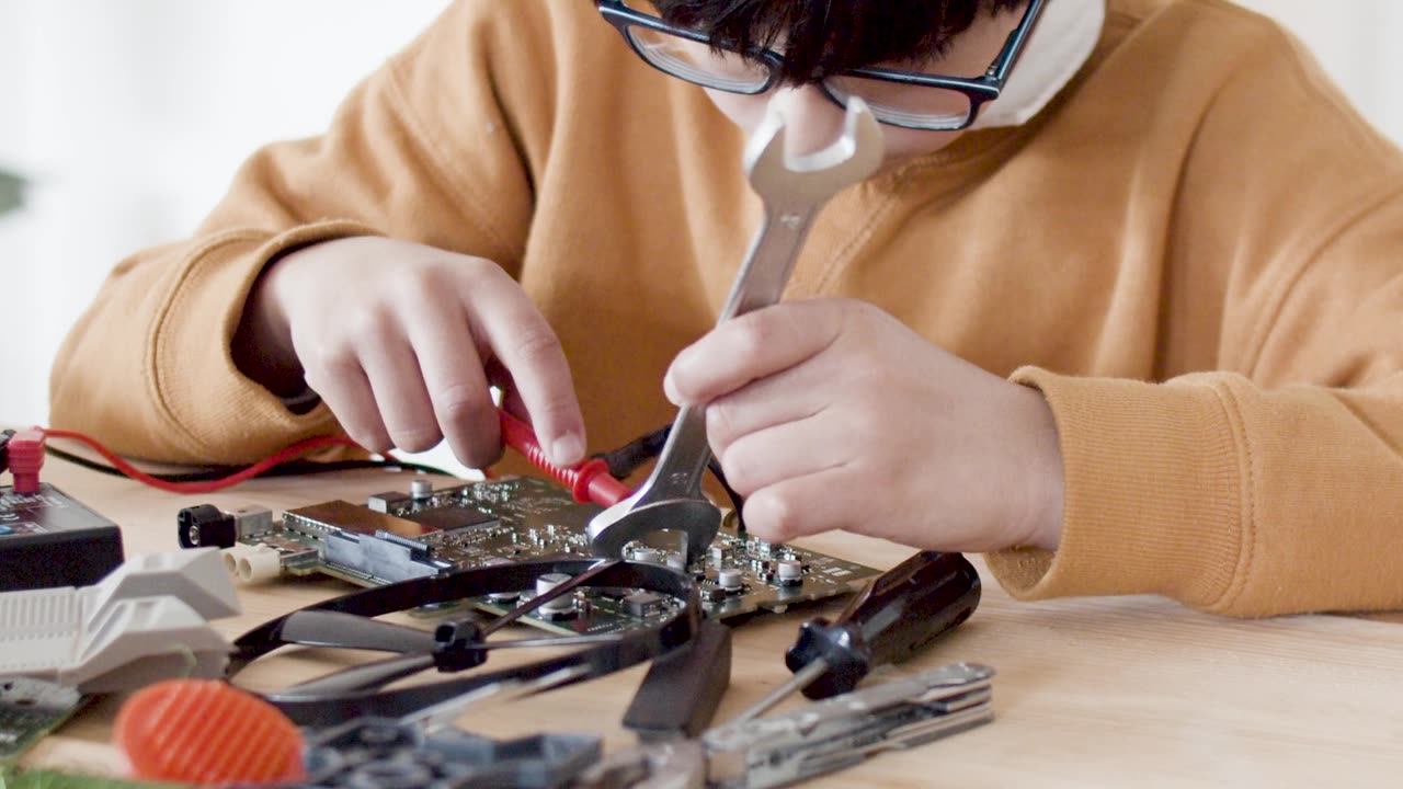 HD : kids working on electronics by ahsaan yaseen