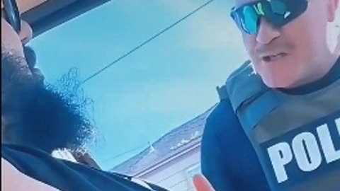 Nice job Officer! 🤦‍♂️👮🚨🇺🇸