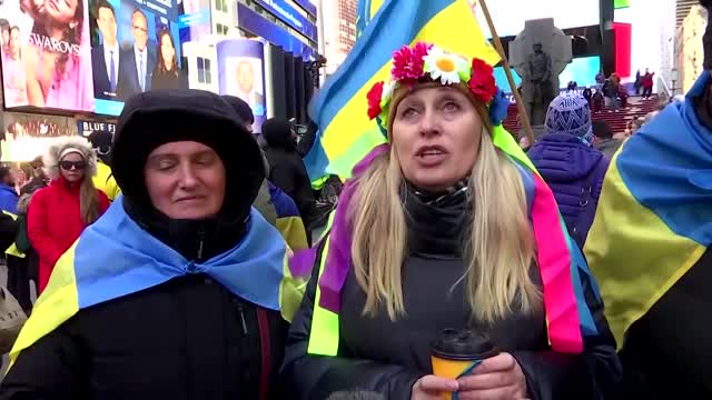 Protesters in Times Square call for peace in Ukraine