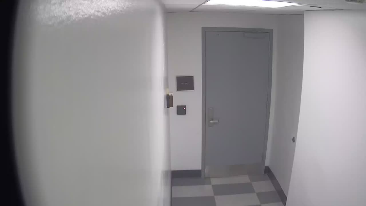 6141RHOBG1G101DStairwayLobbyEntry_2021-01-06_17h40min03s653ms.mp4