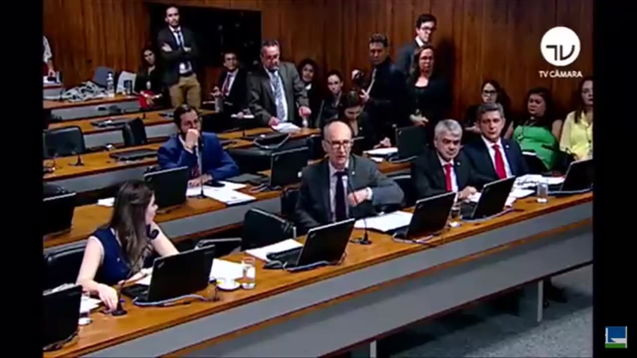 CPMI DA FAKE NEWS: Rui falcão do PT acusa HANS RIVER de favelado.