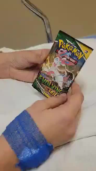 Evolving skies pack opening