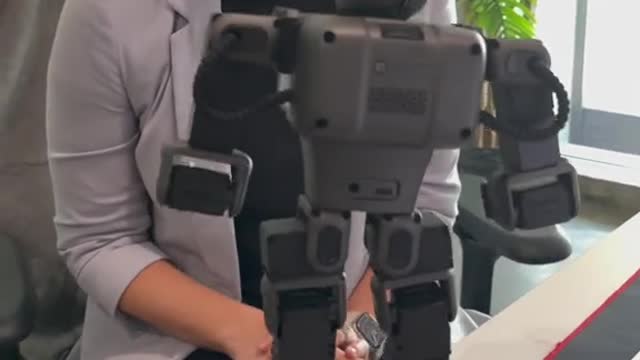 This is the world’s most advanced toy robot 🤣🔥 @robosenofficial Check