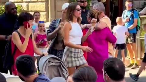 Justin Bieber walking in Italy street #justinbieber