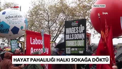 İngiltere’de Halk Sokaklara Döküldü! Hayat Pahalılığı Protesto Edildi! - TGRT Haber