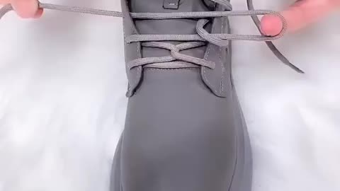 How to tie shoelace?