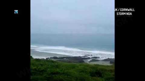 Huge wave wash away the coast