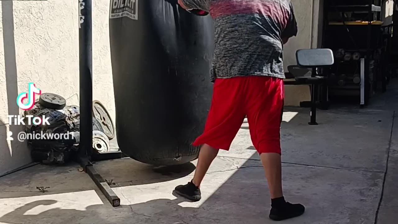 500 Pound Punching Bag Workout Part 53. Throwing Power Punches!