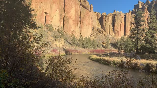 Majestic Canyon & Wild River – Smith Rock State Park – Central Oregon – 4K