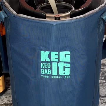 Perry Christmas Fizz: A Sparkling Holiday Cocktail with Limoncello & Pear 🍐🎄✨ (Short)