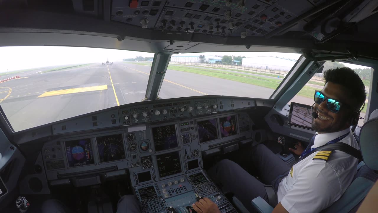 Manual Flying and landing in New Delhi rwy 11R