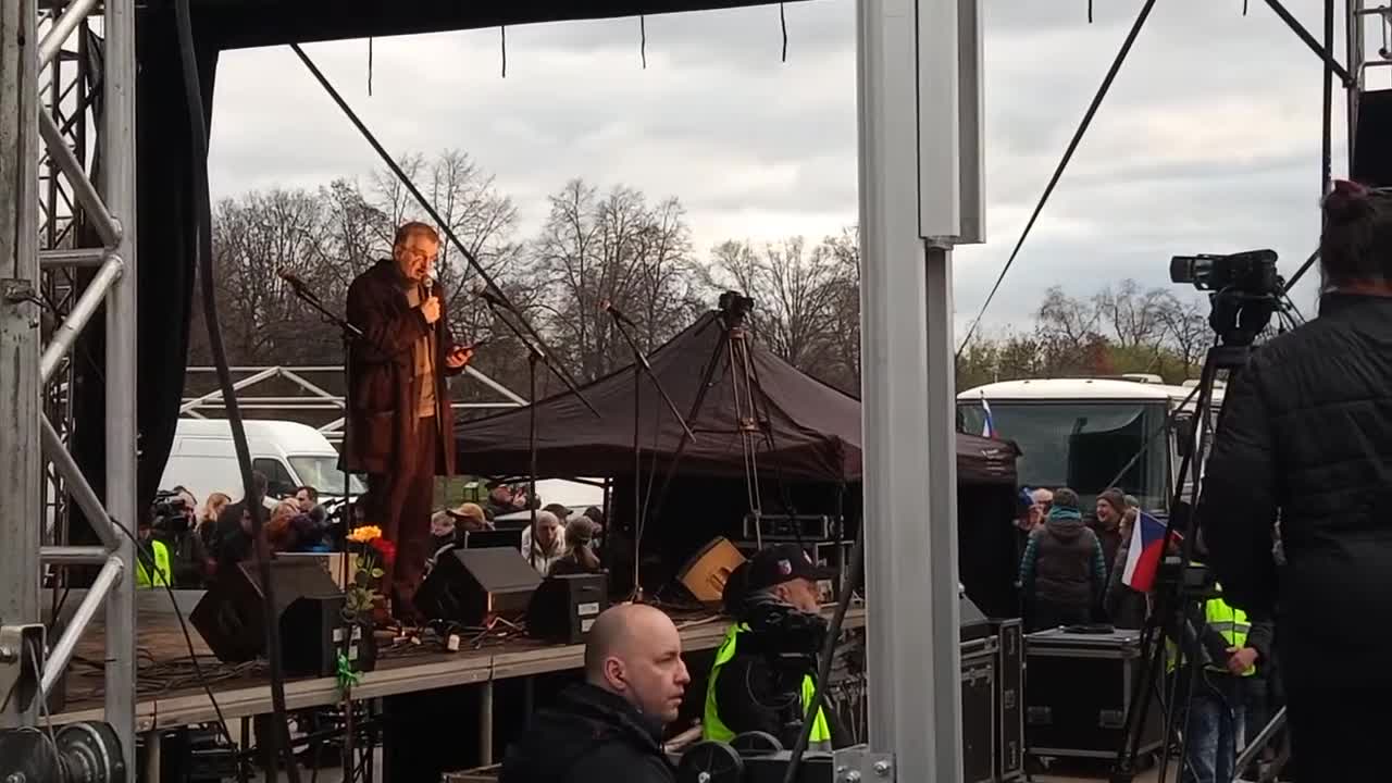 Projev Ivana Noveského na demonstraci ze dne 26.11.2022 na Letné