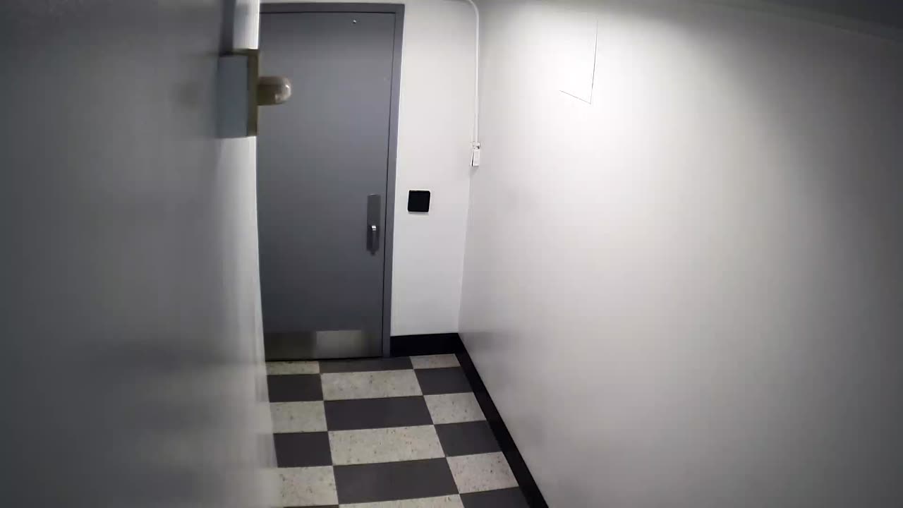 6172RHOBG3G302CStairwaySide_2021-01-06_07h20min01s197ms.mp4