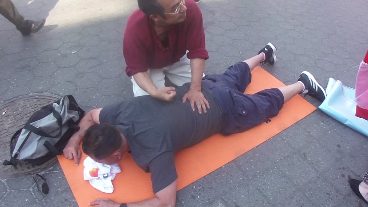 Luodong Briefly Massages Tough Guy On Sidewalk