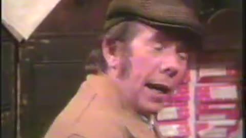 TWO RONNIES CLASSIC OLD SCHOOL COMEDY SKETCH - GOT ANY HOES!?😂