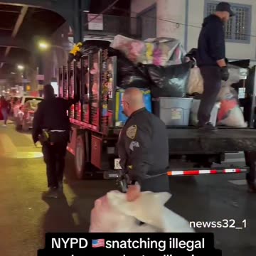 NYPD removing illegal migrant vendors from Roosevelt Avenue, Queens New