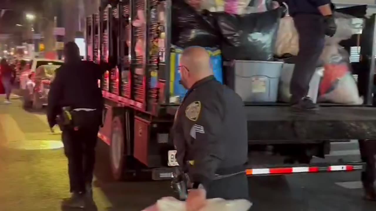 NYPD removing illegal migrant vendors from Roosevelt Avenue, Queens New