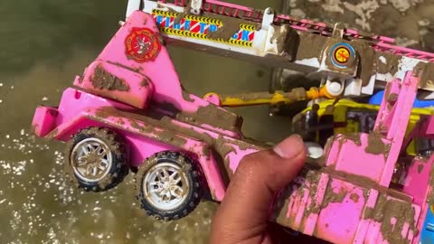Drive the Muddy Toy Vehicle by hand and threw it into the water for cleaning