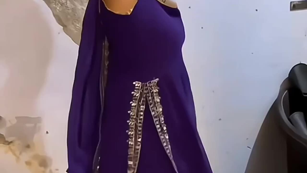 Cute Girl Dance on Punjabi song