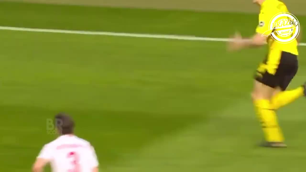 Mats Hummels - The Defender Who Breaks Defensive Lines