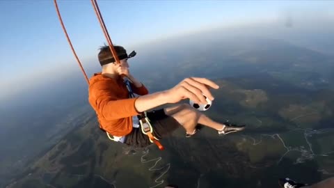 Little brother Wei Guo's aerial challenge fancy football really knows how to play ~