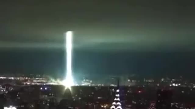 MAN FILMS ALIEN RAY IN NEW YORK WATCH THE VIDEO AND SHARE