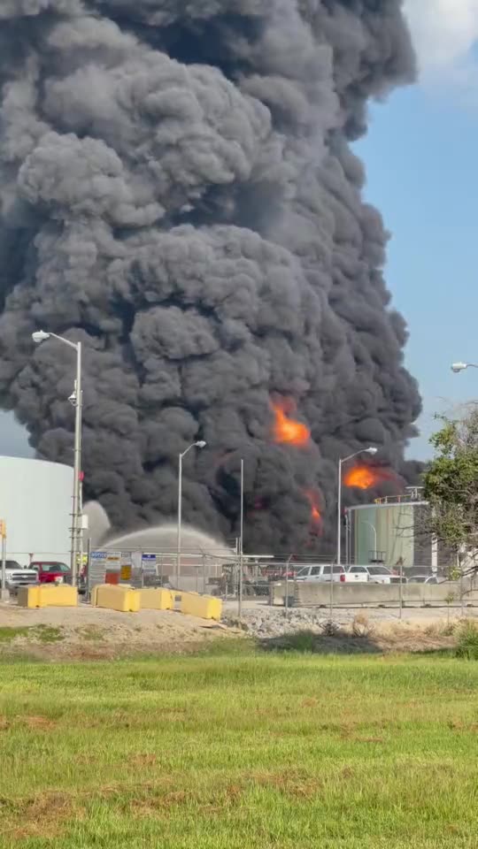 Massive fire raging at the Marathon Oil Refinery located in Garryville, Louisiana.