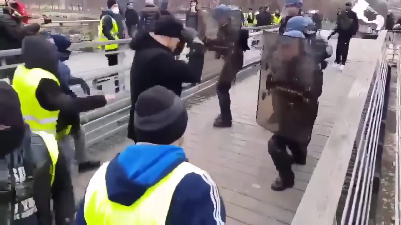 Dude punches on with riot cops with his bare hands during france's yellow vests protests.