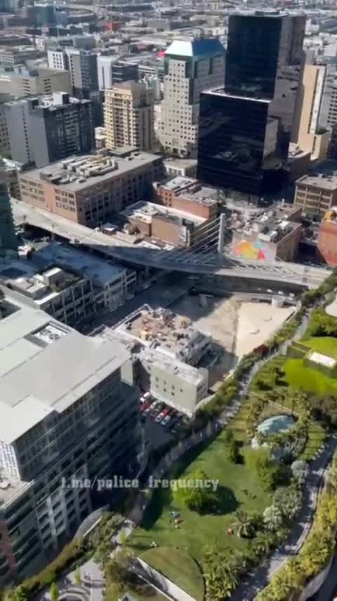Man climbs SF’s Salesforce Tower in protest against abortion.