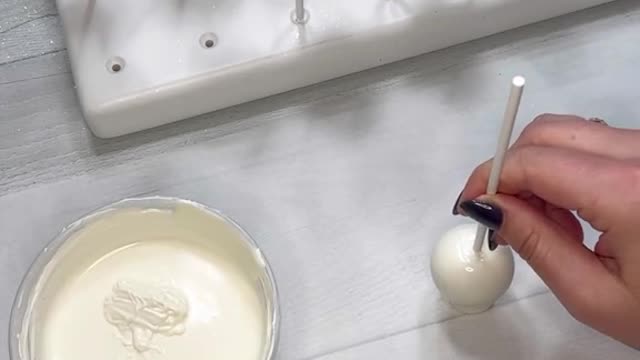 my new favorite way to make “upside down” cake pops!