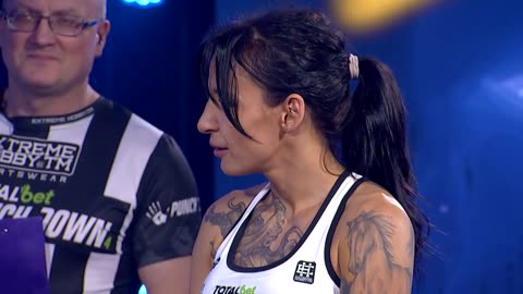 Female Boxer vs. Female Bodybuilder | PUNCHDOWN 4 Super Fight!