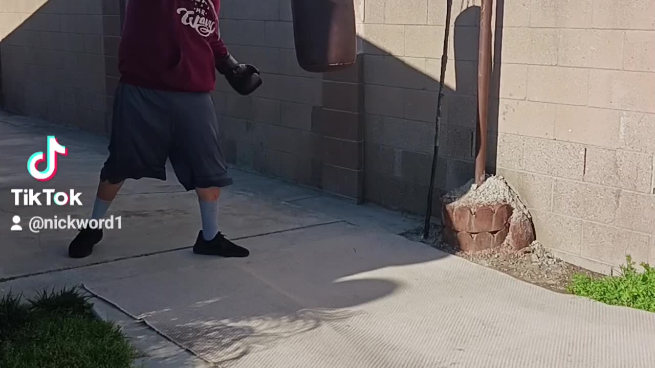 Old School Leather Punching Bag Workout Part 9. Practicing Kickboxing!