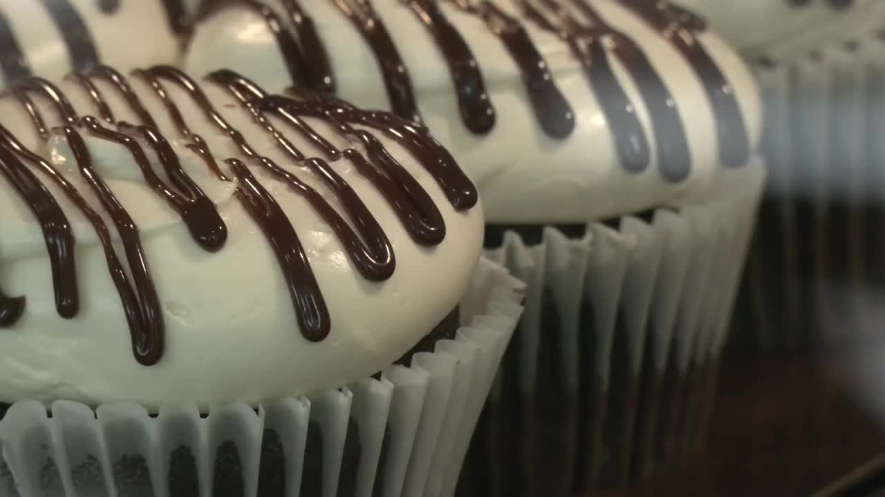 Award-winning Apple Valley bakery re-opens after owner battles cancer_3