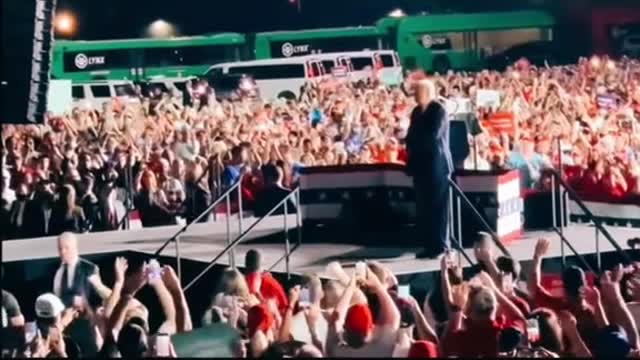 TrumpDoingDance Moves On Live Stage