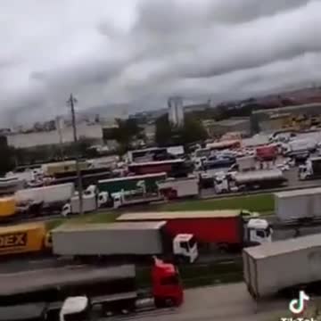 🚨BRAZIL: Truckers have completely shutdown the roadways