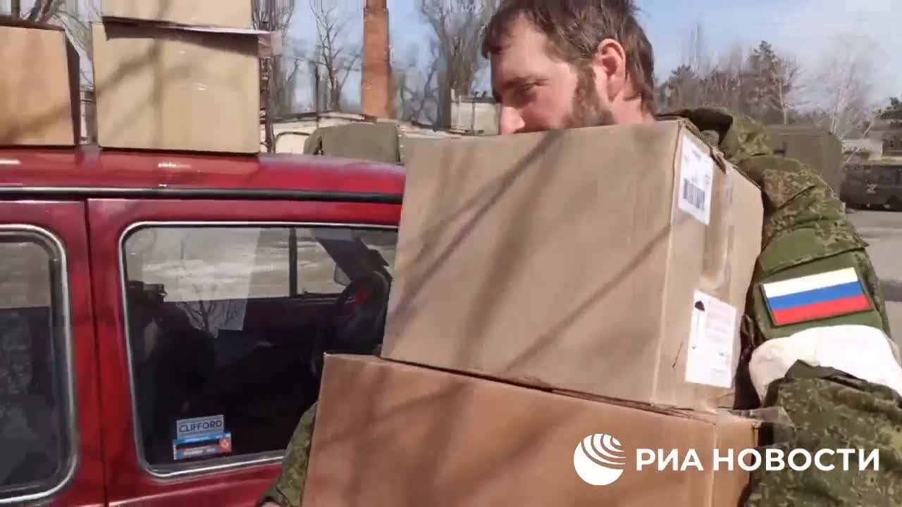 The military correspondents handed over the second batch of vital medicines to the Volodarsk hospital near Mariupol